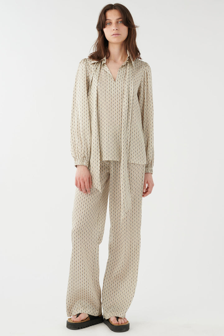 Dea Kuibal Kikki 0810124 5743 Colonia Buckwheat Beige Print Stretch Silk Twill Blouse - Olivia Grace Fashion