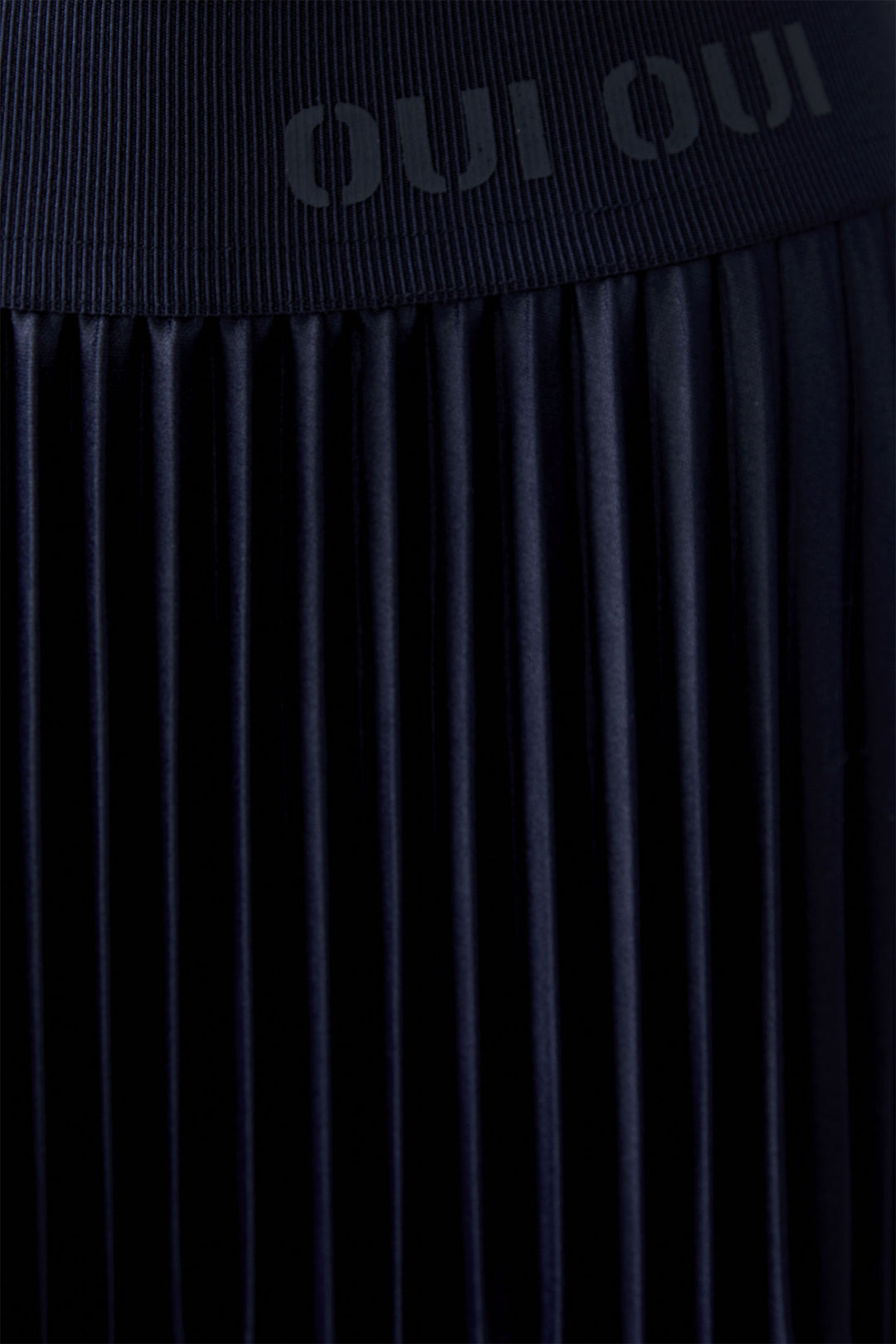 Oui 95398 Pleated Pull-On Midi Skirt Dark Blue 5742 - Olivia Grace Fashion