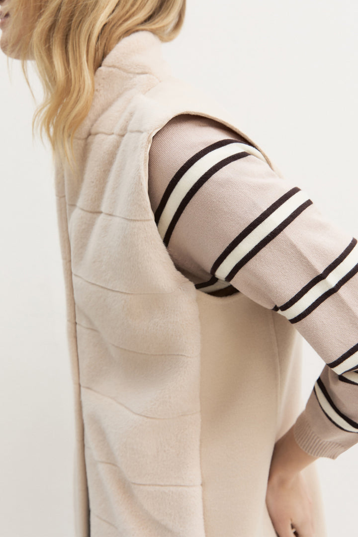 Emme Sand Beige Double-Faced Gilet, side detail of the ribbed knit