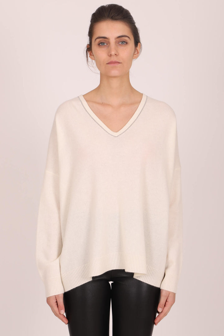 Estheme 23BBSW47 8322 Cream V Silver Chain On Collar Jumper