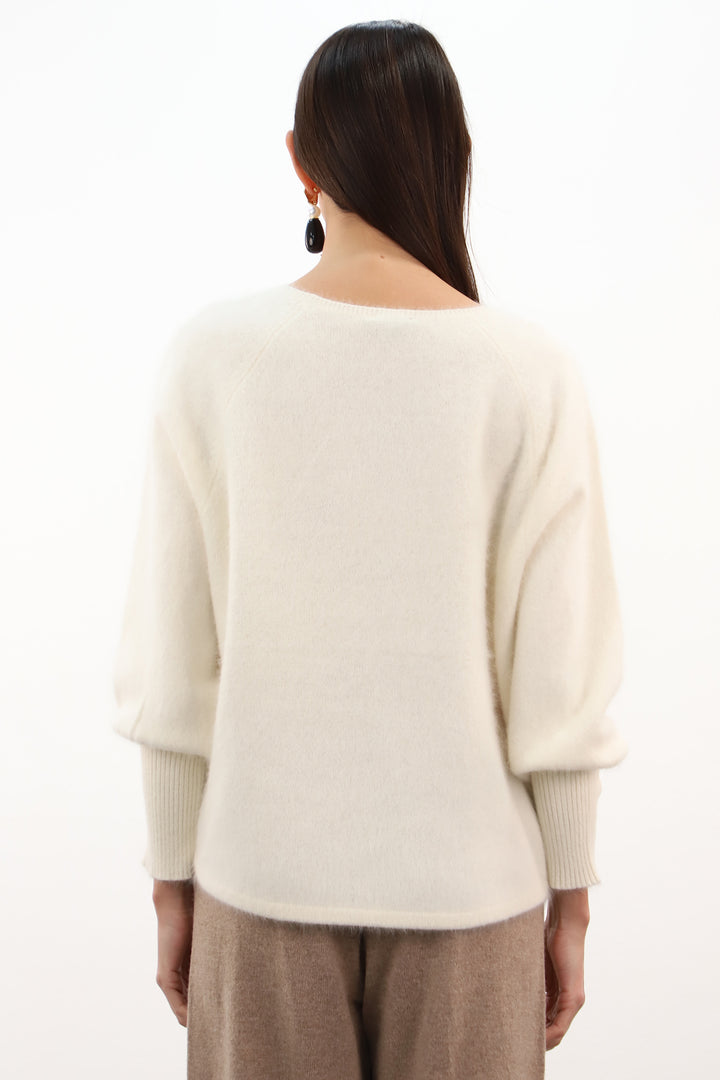 Estheme Cream Beige Round Neck Racoon Mix Jumper 22BBSW25R-1, full length