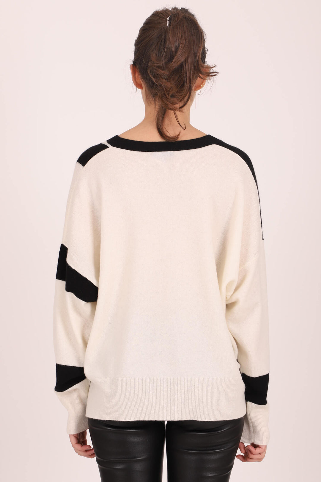 Estheme JF6022C 8322-6148 Cream Black V Bat Bicolour Tiles Jumper