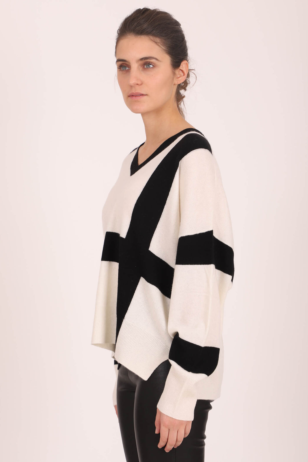 Estheme JF6022C 8322-6148 Cream Black V Bat Bicolour Tiles Jumper