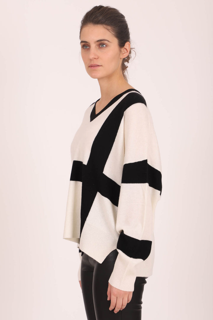 Estheme JF6022C 8322-6148 Cream Black V Bat Bicolour Tiles Jumper