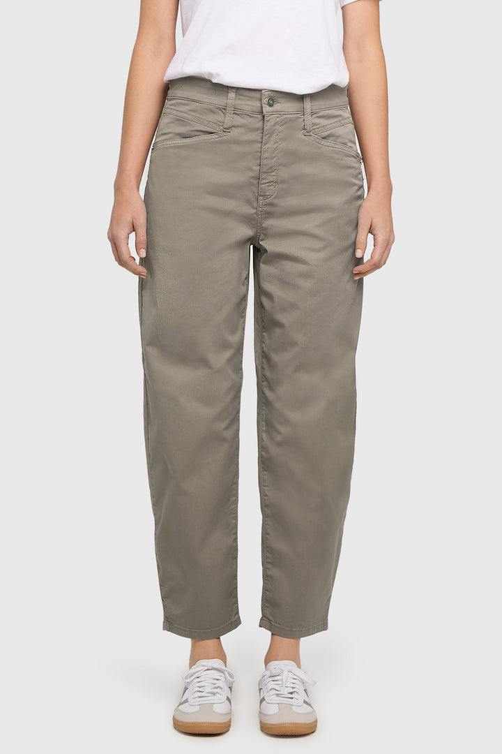 Mac Bora 2.3 Zip Mat Green Antique Authentic Stretch Gabardine Trousers 3141-00-0434L 662A, front view