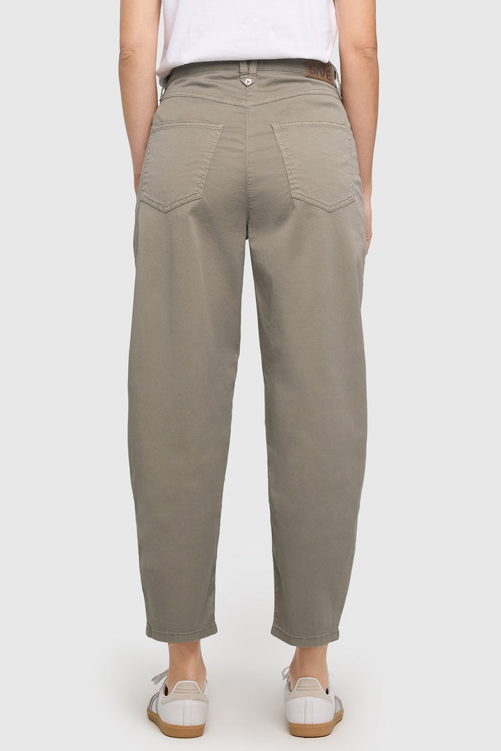 Mac Bora 2.3 Zip Mat Green Antique Authentic Stretch Gabardine Trousers 3141-00-0434L 662A, back view
