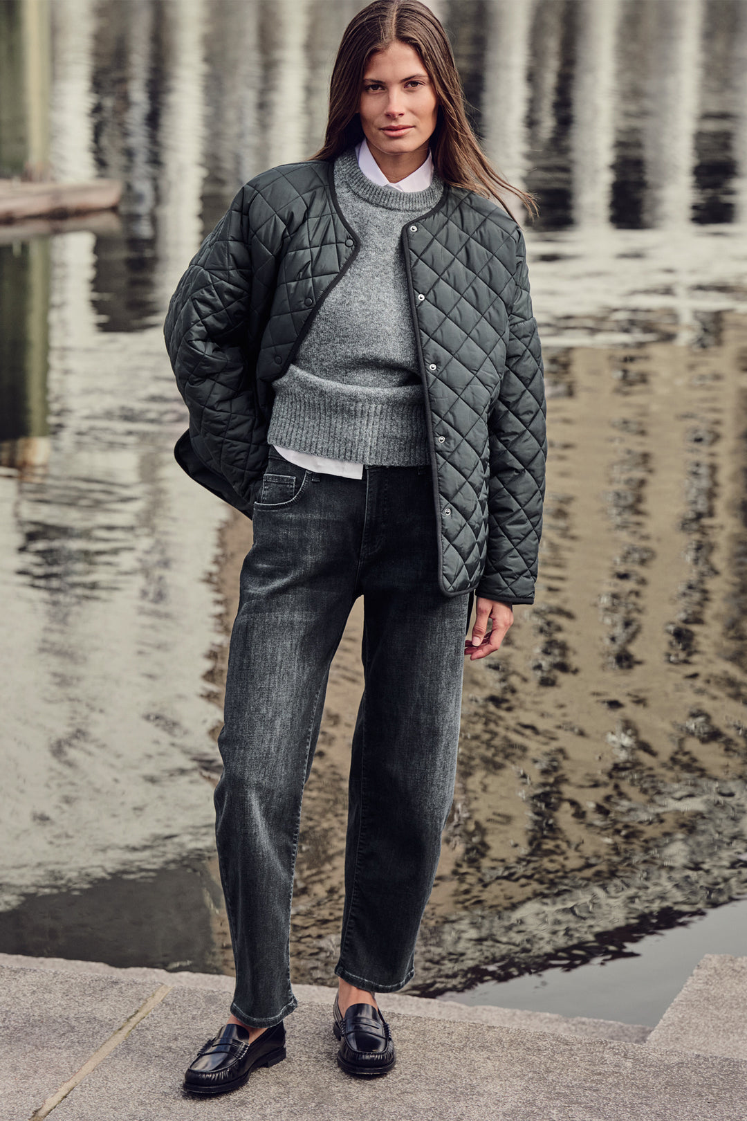 Mac Danni Black Wash Light Authentic Denim Barrel Jeans, styled with a quilted jacket and loafers, full length