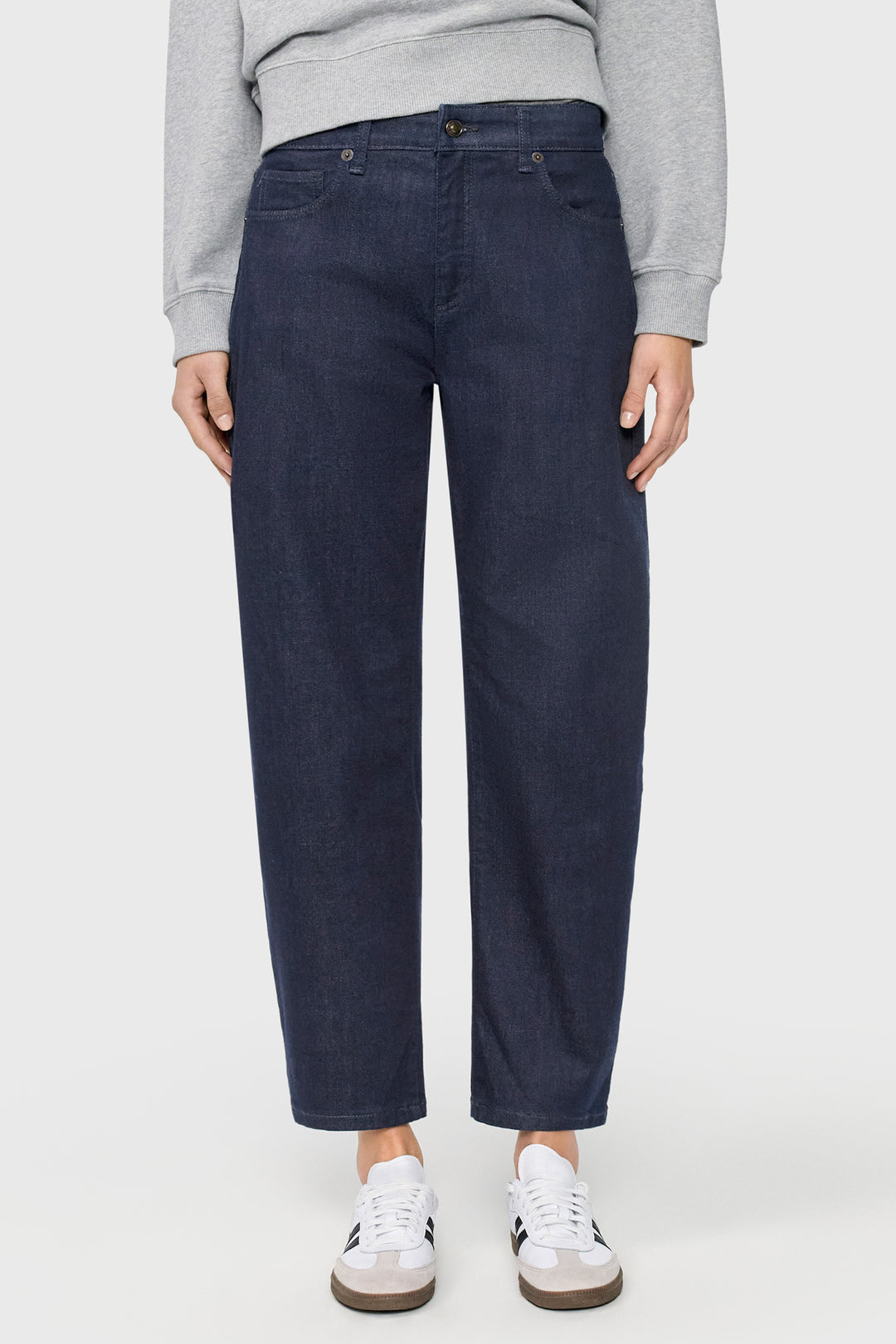 Mac Danni Fashion Rinsed Blue Light Authentic Denim Barrel Jeans, front view on model