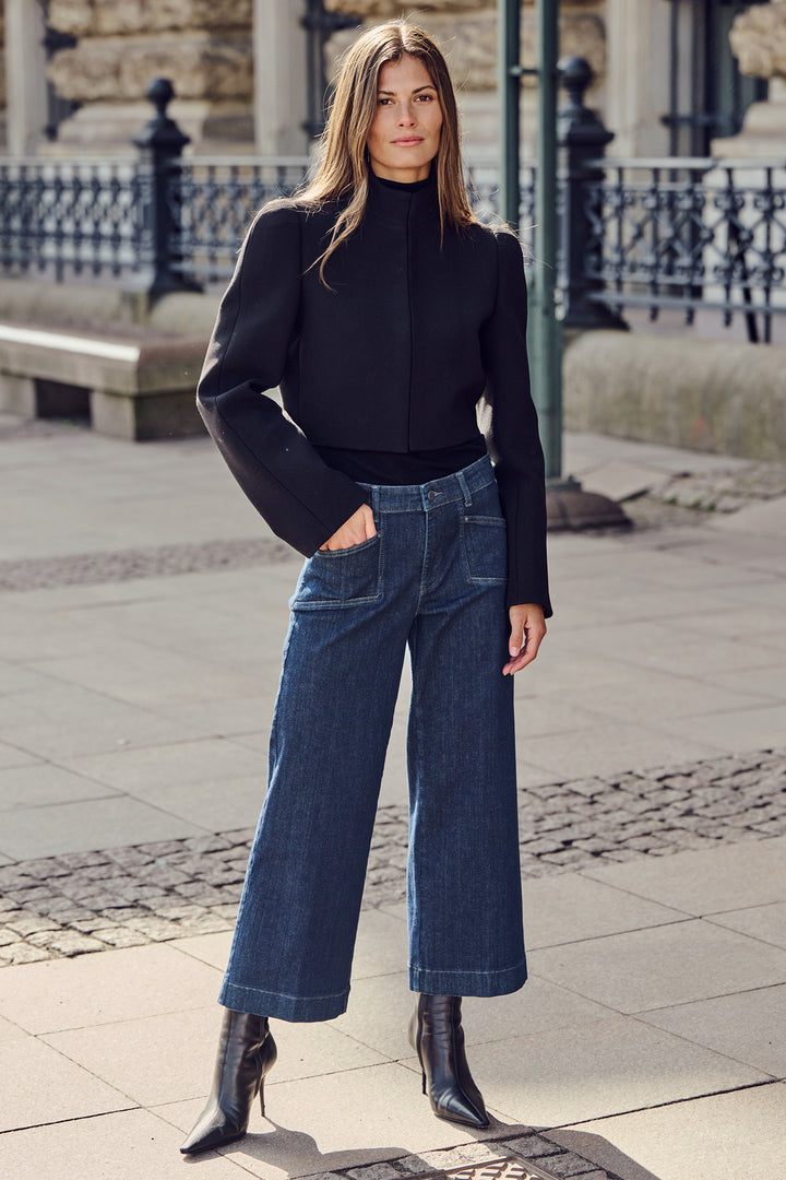 Mac Dream Culotte Pocket Fashion Rinsed Blue Mega Flex Jeans 27L - front view, styled