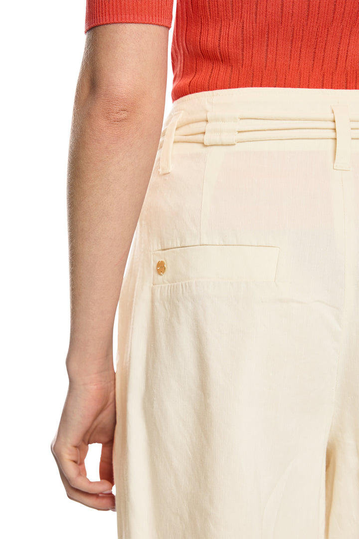 Marc Cain Collections AC 83.04 W70 112 Bright Ecru Linen Blend Shorts