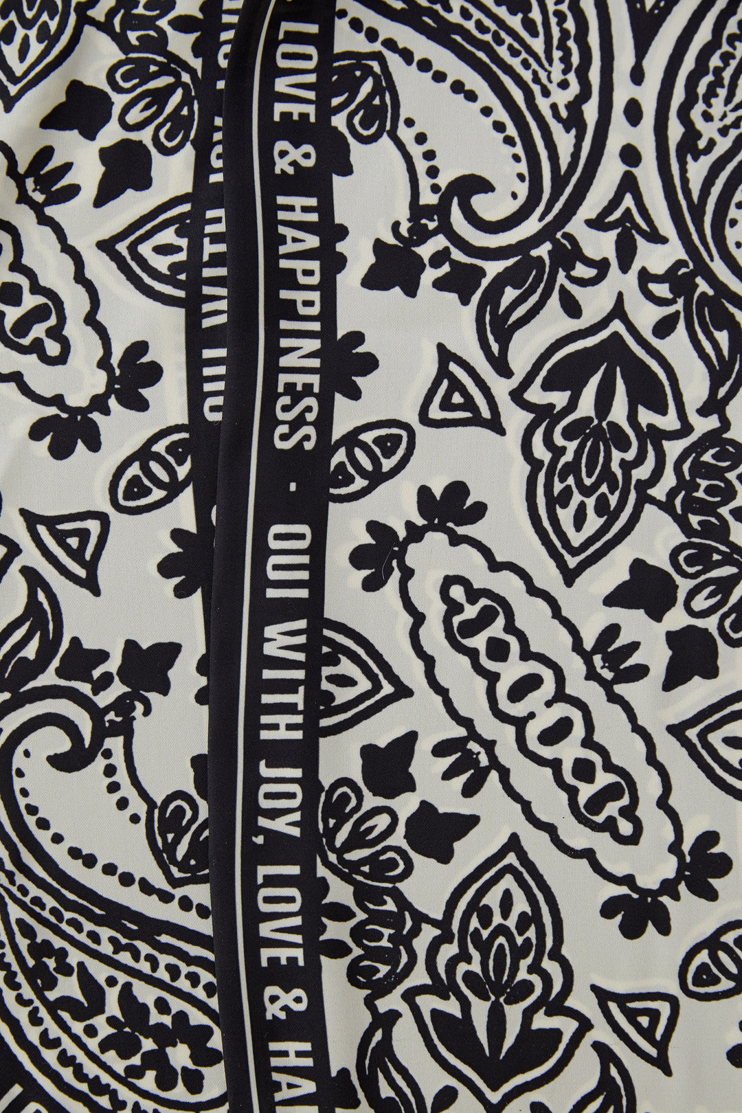 Oui 96520 White Black Paisley Print Scarf 0109