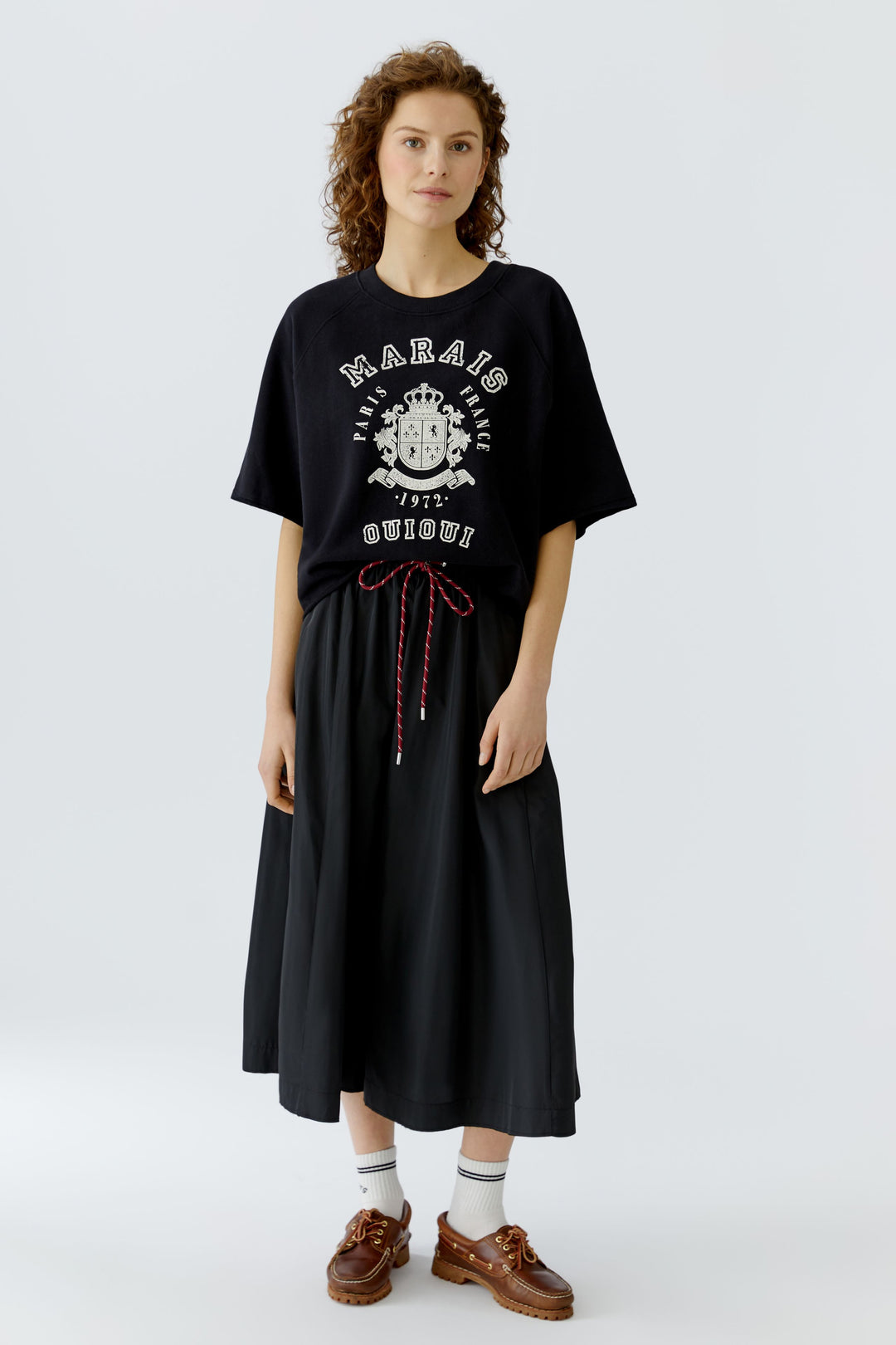 Oui 96552 Black Crest Motif Short Sleeve Sweatshirt