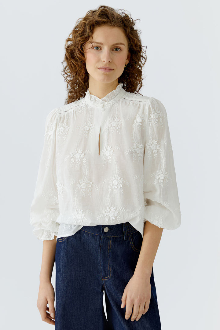 Oui 96713 Cloud Dancer White Embroidered Flower Blouse 1006