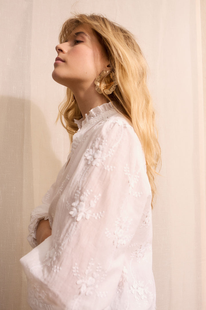 Oui 96713 Cloud Dancer White Embroidered Flower Blouse 1006