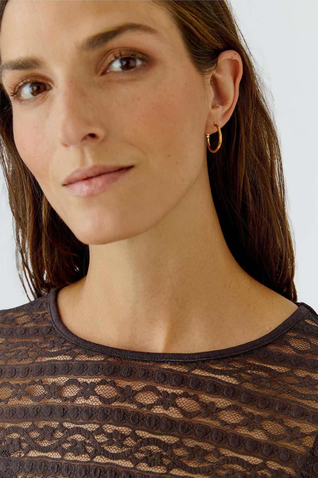 Oui Chocolate Torte Brown Lace Long Sleeve Top 99899 8936, close-up of the neckline on model