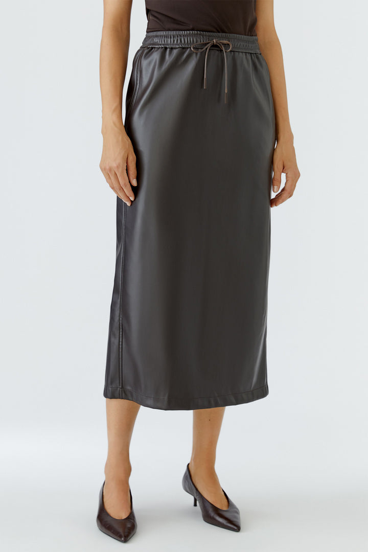 Oui Chocolate Torte Leather Look Midi Skirt 99945 8936, front view on model