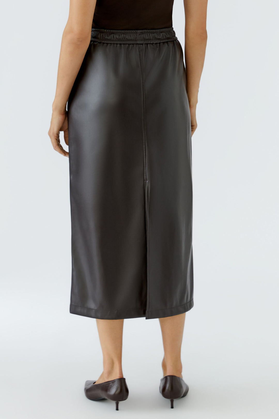 Oui Chocolate Torte Leather Look Midi Skirt 99945 8936, back view on model, cropped