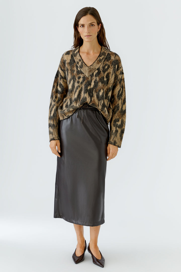 Oui Chocolate Torte Leather Look Midi Skirt 99945 8936, full length front view on model