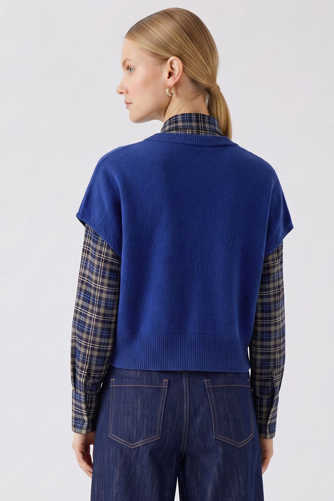 Oui Royal Blue Short Sleeve Jumper 98961 5424, three quarter back view on model