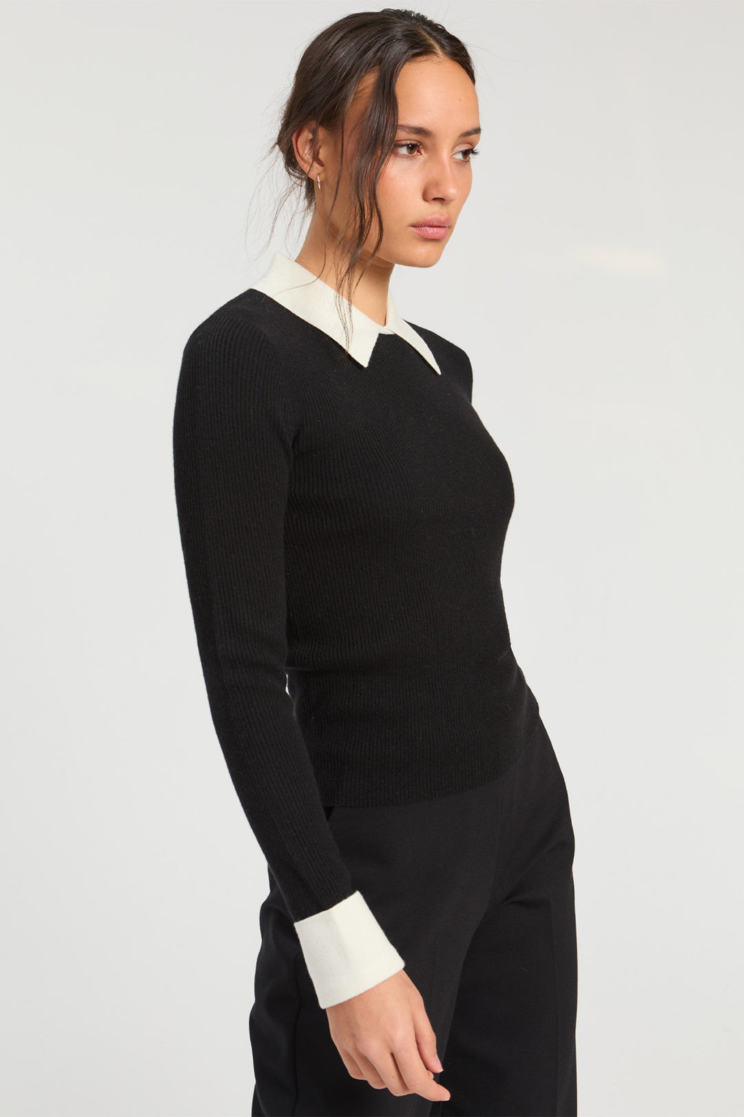 Vilagallo Black &amp; Ecru Jumper 34151, side view showing fitted ribbed silhouette