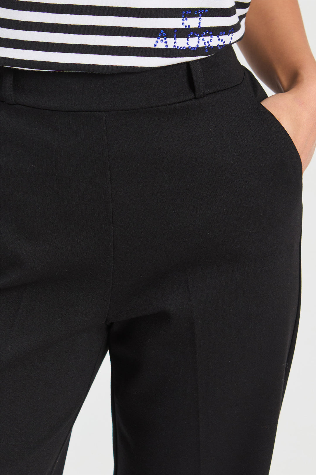 Vilagallo Black Punto Roma Trousers, detail of the waistband and side pocket