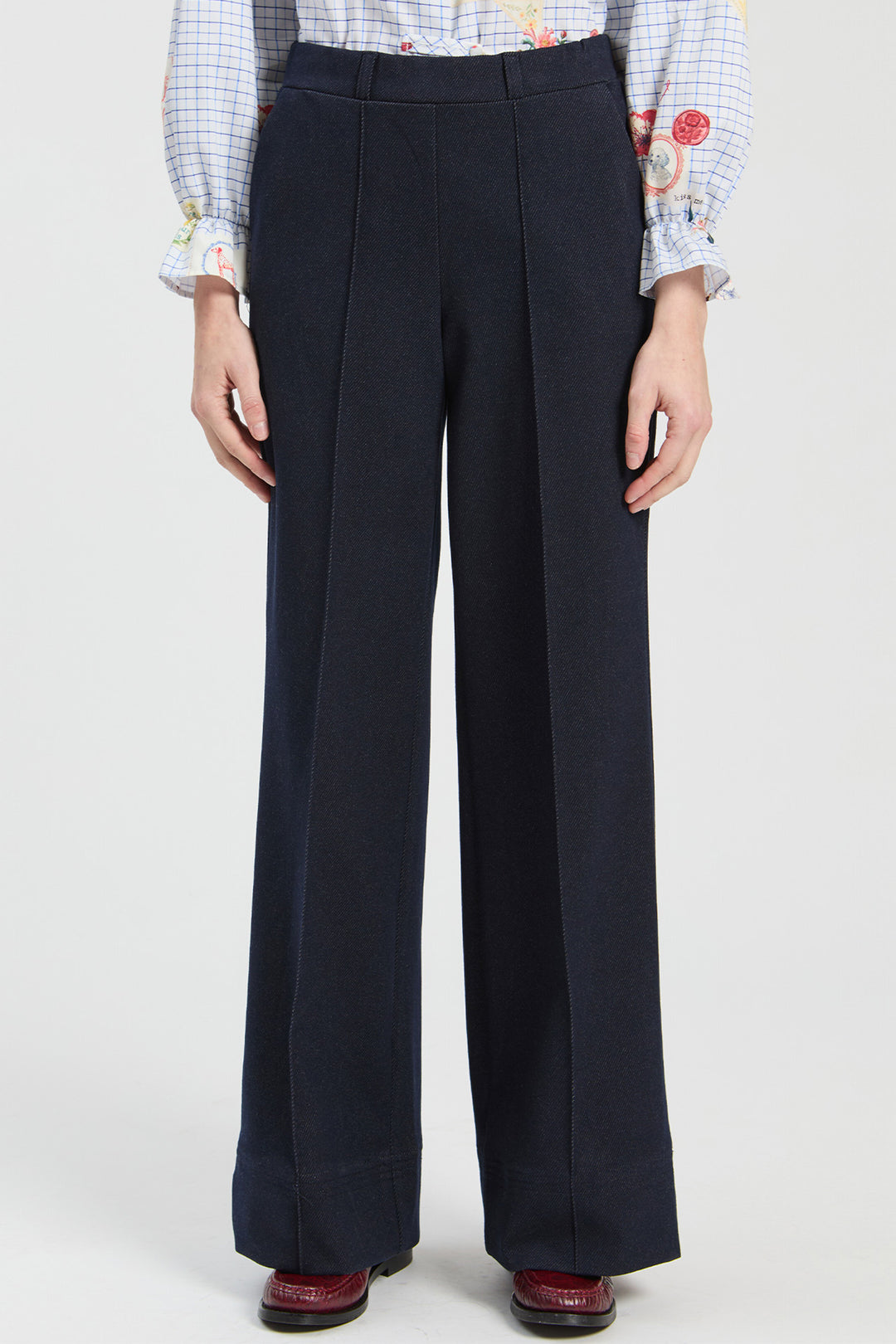 Vilagallo Stretch Navy Trousers, close front view showing the wide leg fall